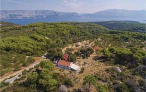 Awesome Home In Pucisca With Wifi
